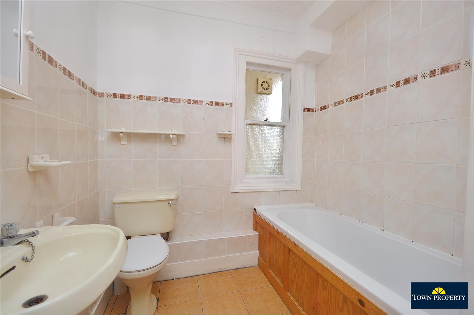 Property Details for Upperton Gardens Eastbourne BN21 2AF Town